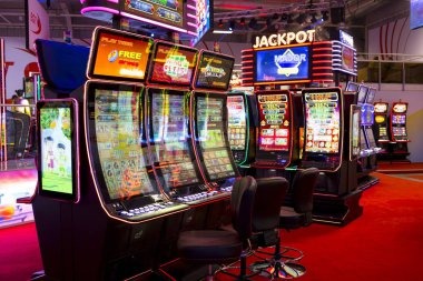 ombak777 login live blackjack table with multi-camera view showing dealer and cards